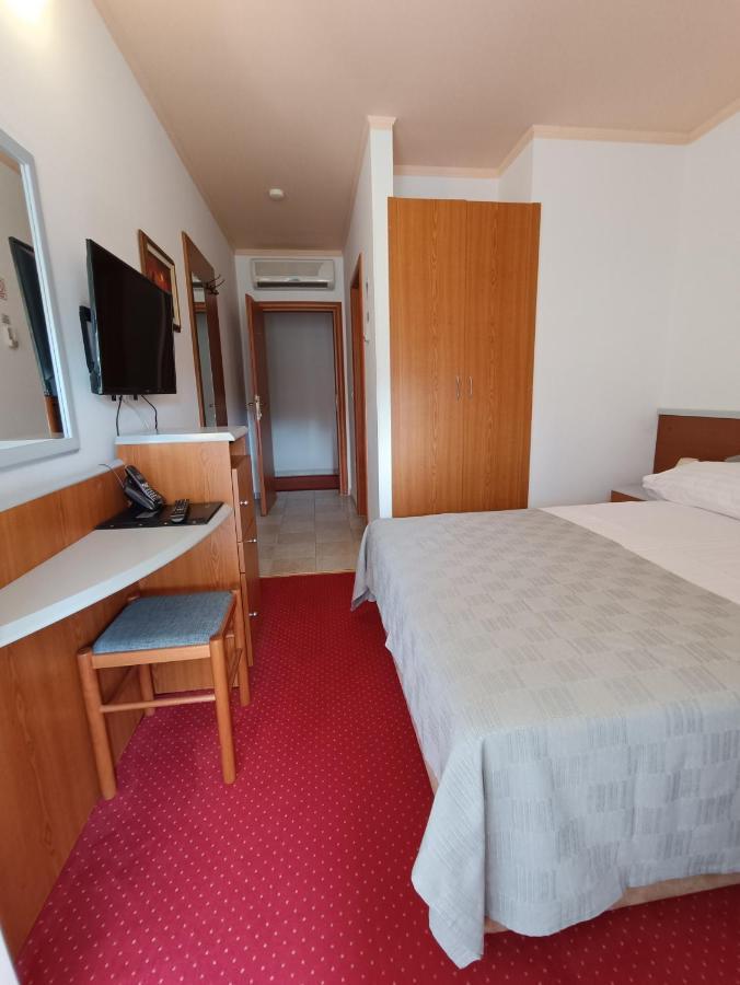 Hotel Holiday 3*