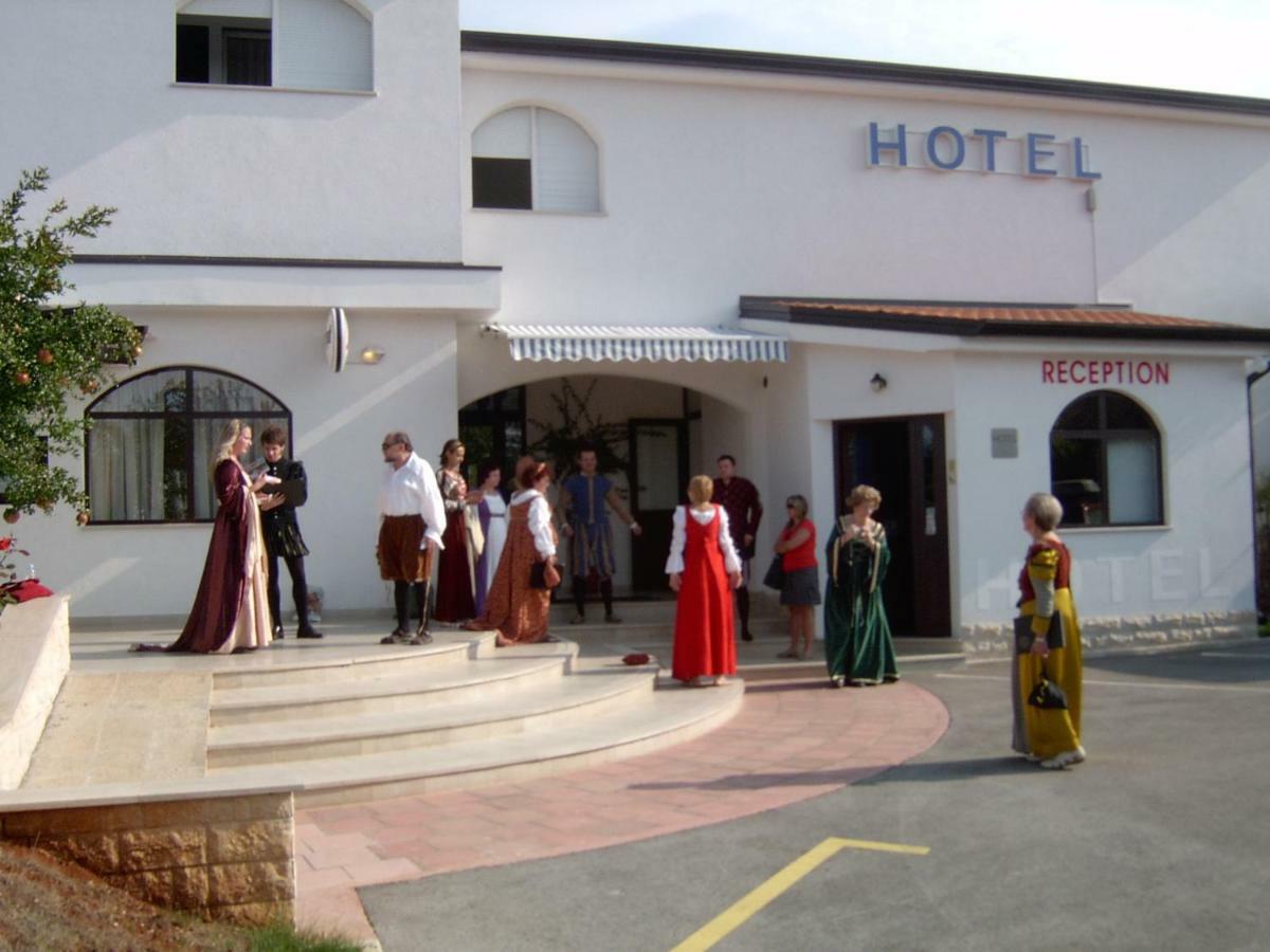 Hotel Hotel Holiday 3*